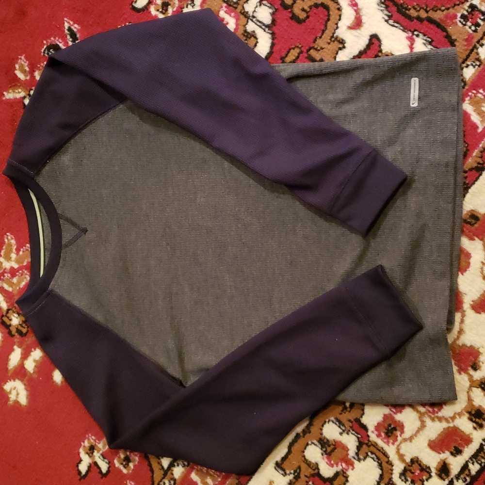 Excellent condition Youth 10-12 long sleeve shirt.